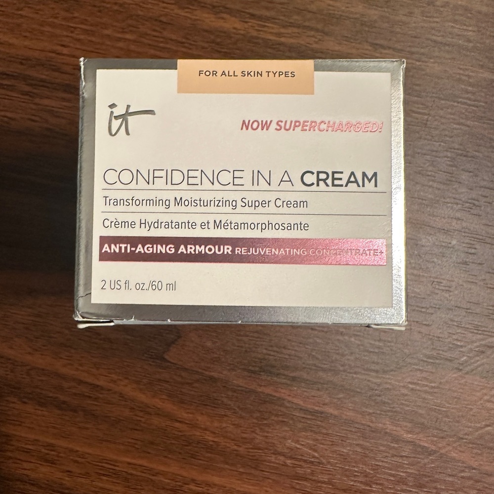 it cosmetics Anti-aging Amour (brand new)